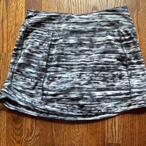 Tek Gear black gray and white skort, size medium